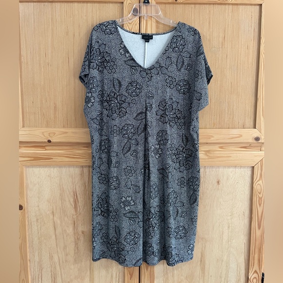 J. Jill Wearever collection floral pleated V-neck cap sleeve dress staple - Picture 2 of 5